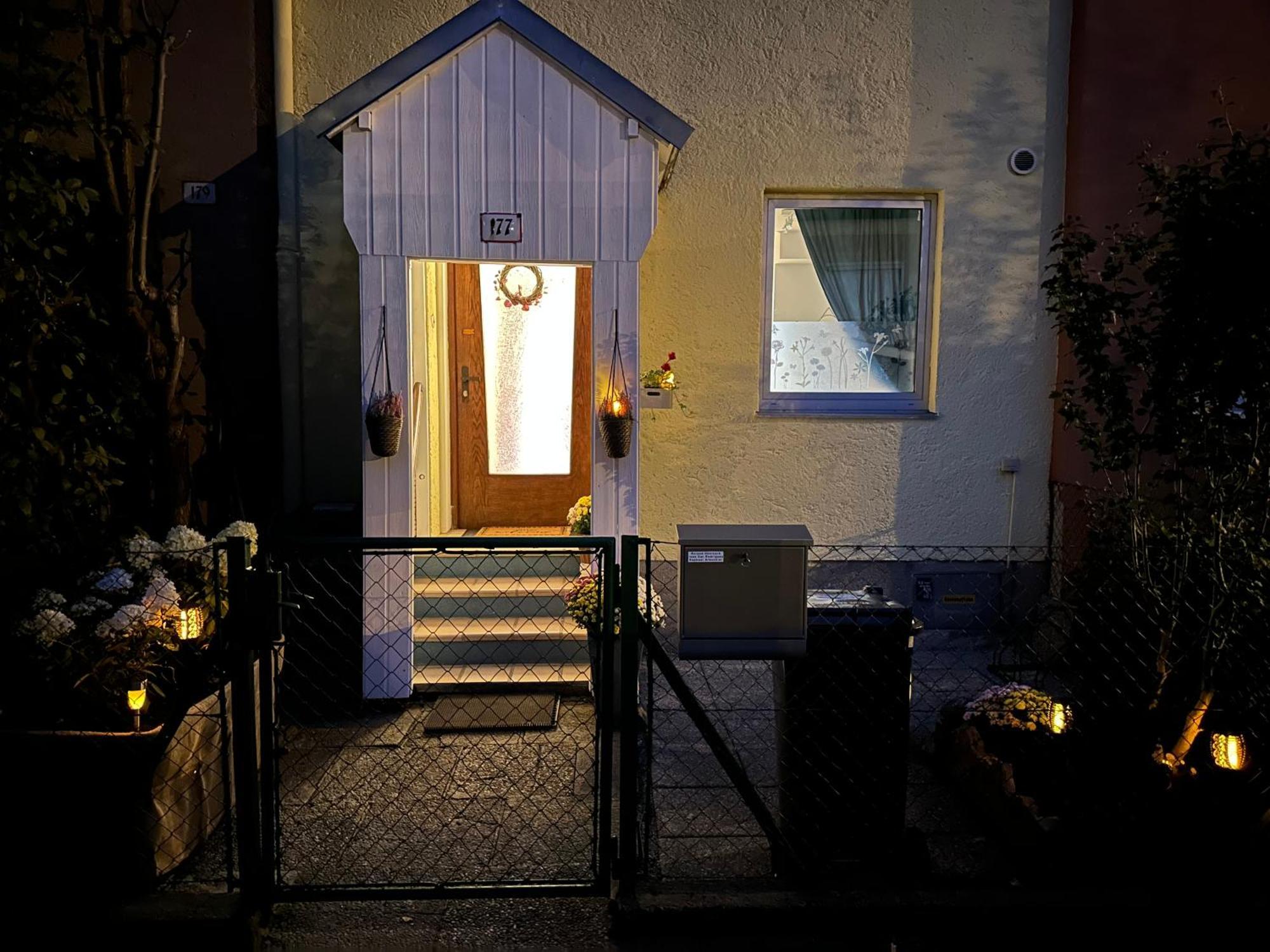 The Peaceful Garden Stay & Free Parking Salzburgo Exterior foto
